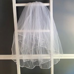 Fingertip length Wedding Veil